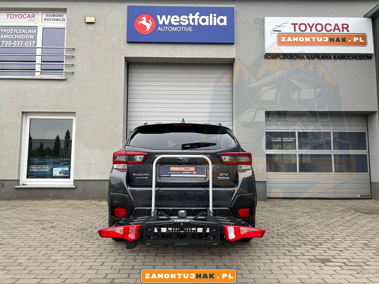 Subaru XV z bagażnikiem rowerowym montowanym na hak